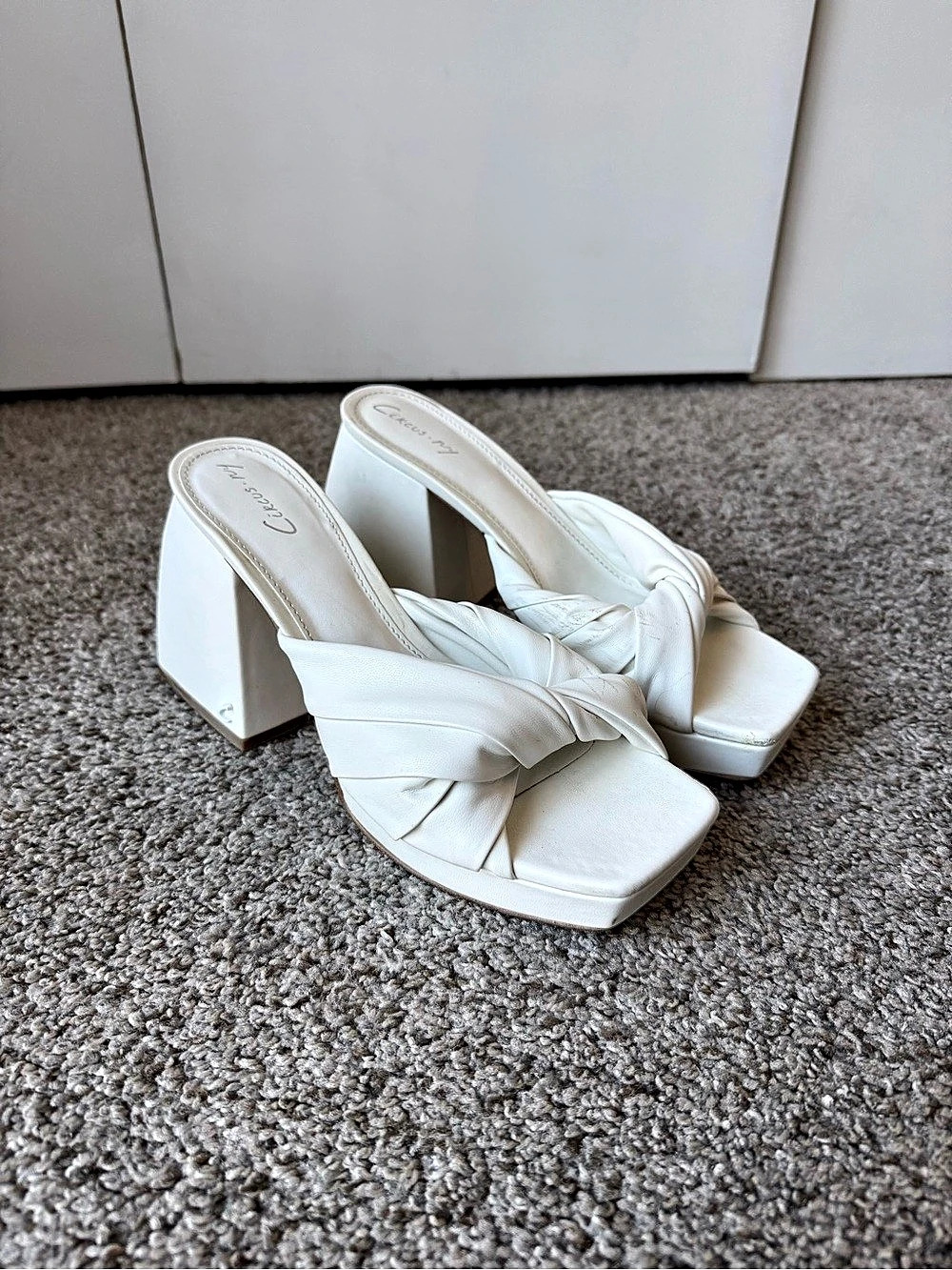 Circus by Sam Edelman White Twist-Front Block Heels Size 7